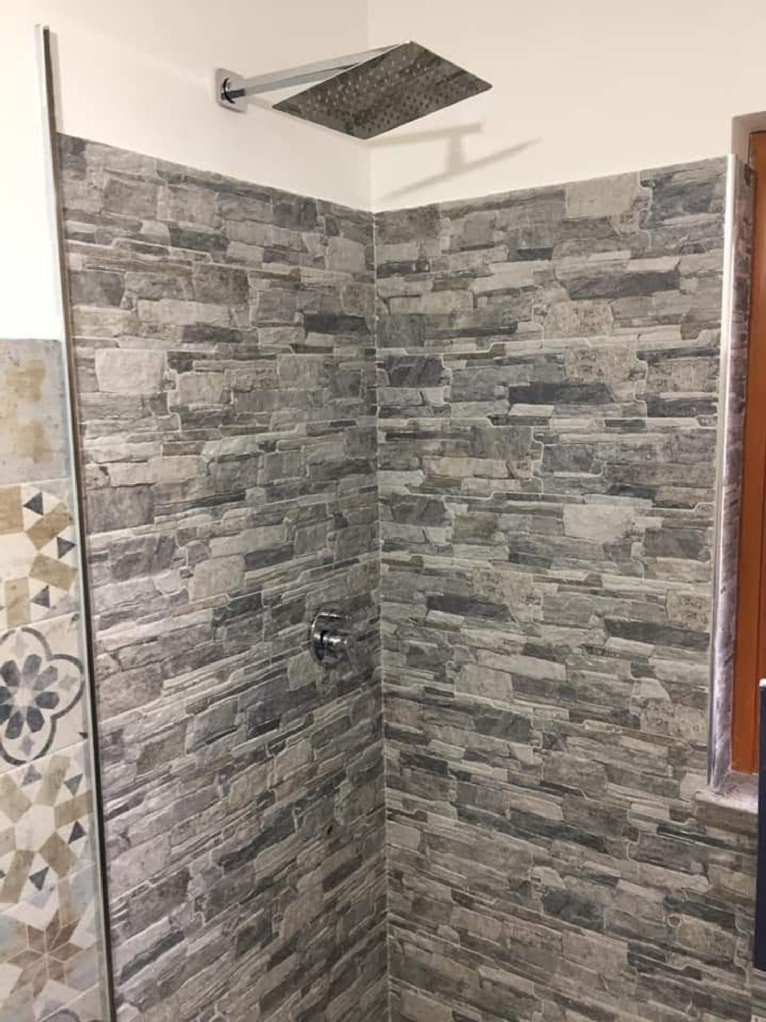 rivestimenti verticali bagno