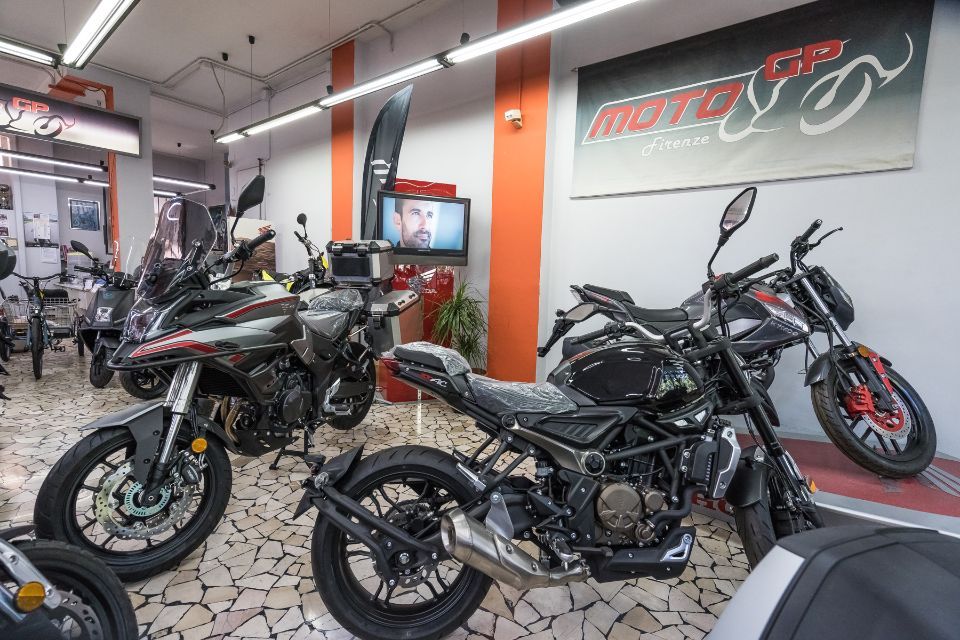 moto usate esposte in concessionaria