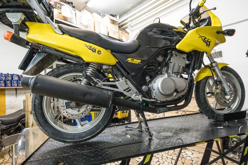 moto sportiva in negozio