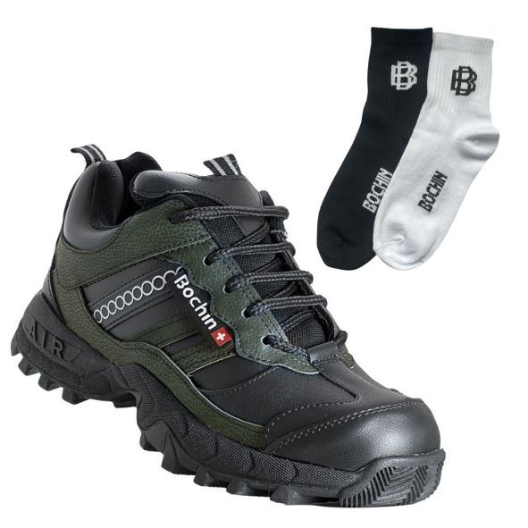 Zapato de trabajo negro con calcetines blancos y negros.