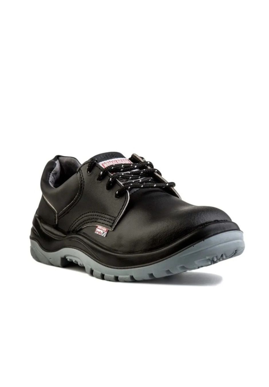 Un par de zapatos de seguridad negros sobre un fondo blanco.