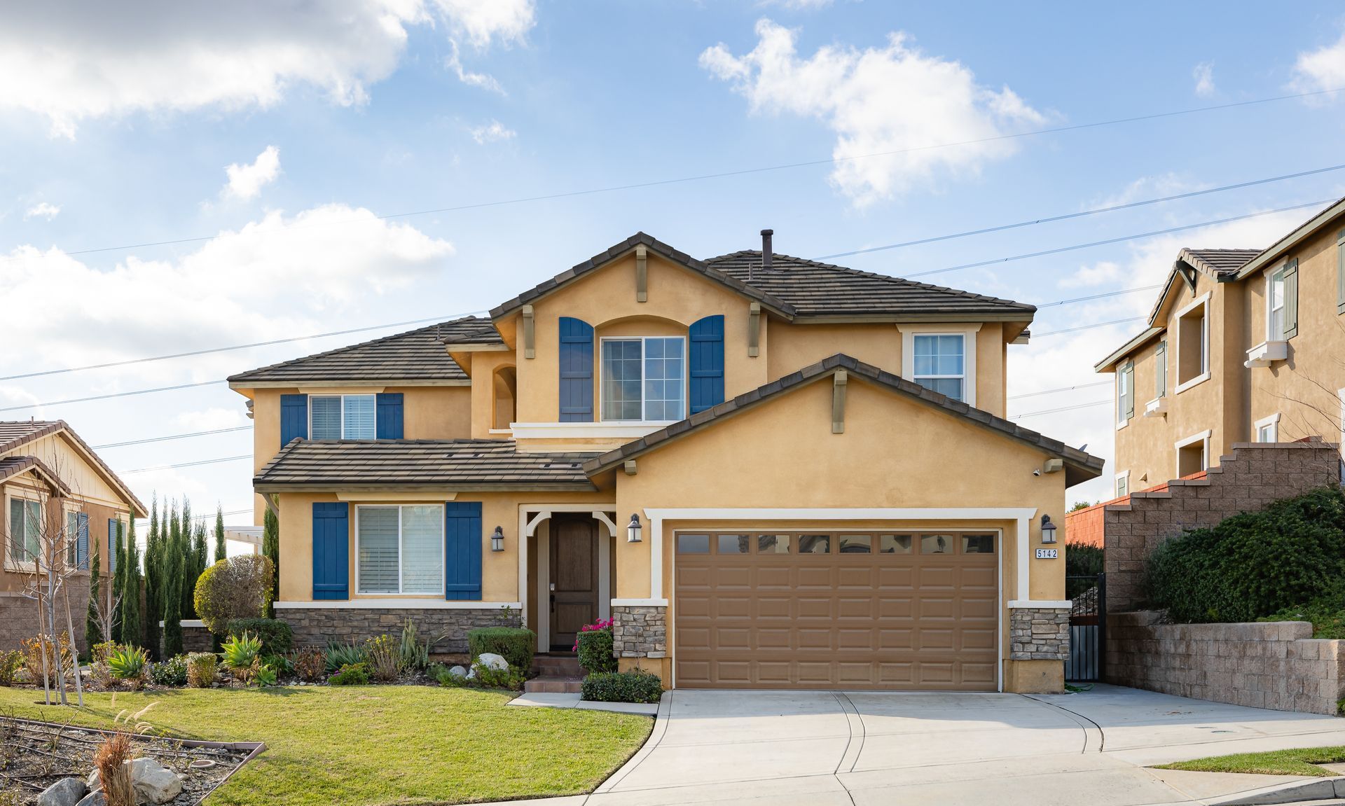 Exterior photo of house