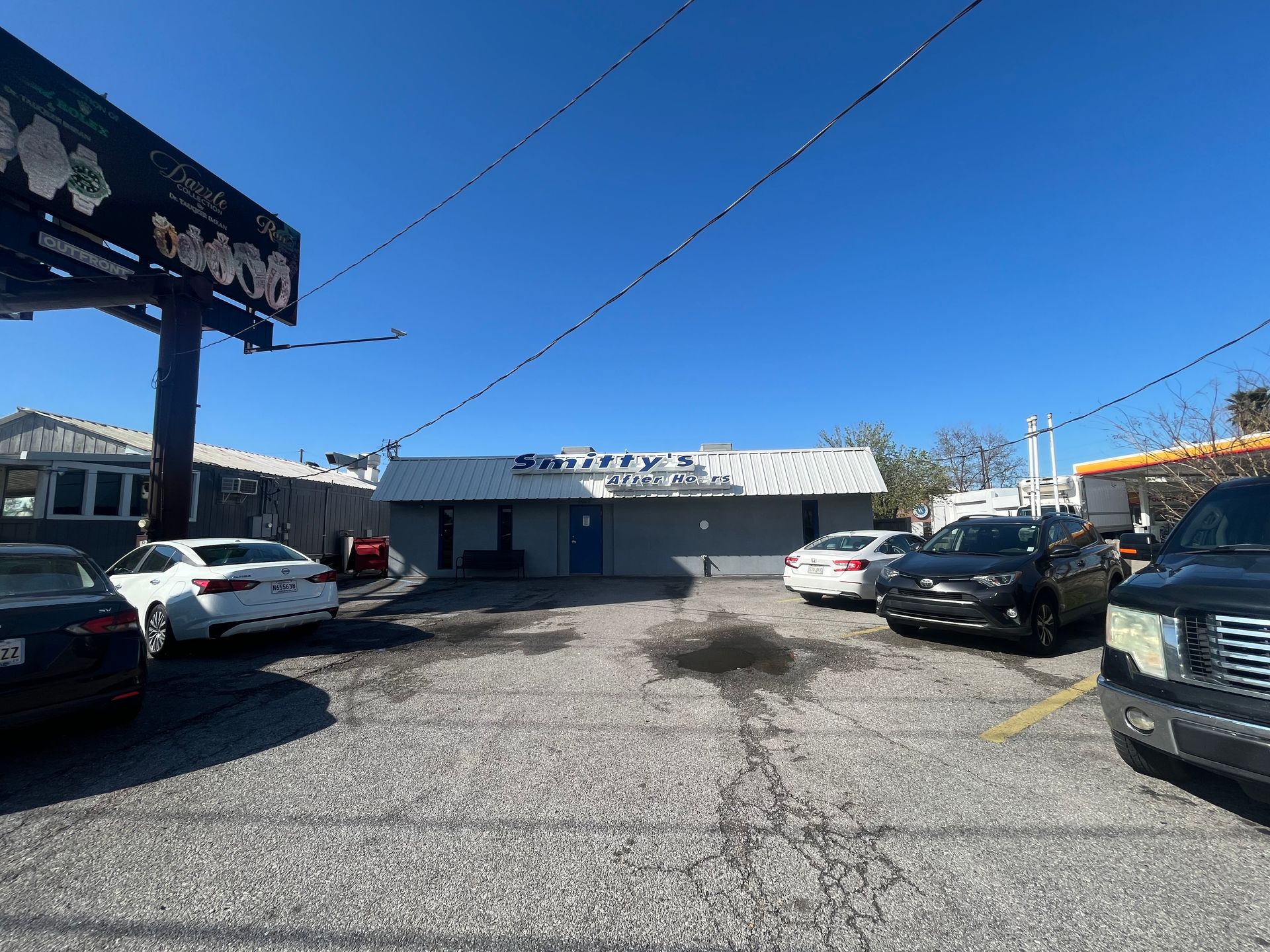 Fresh Seafood Restaurant - Staff Holding a Budget of Ice Cold Bud Light-  Kenner, LA