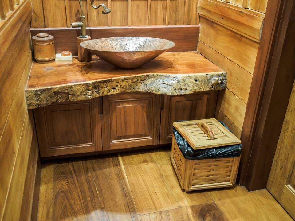 mobile per bagno artigianale in legno