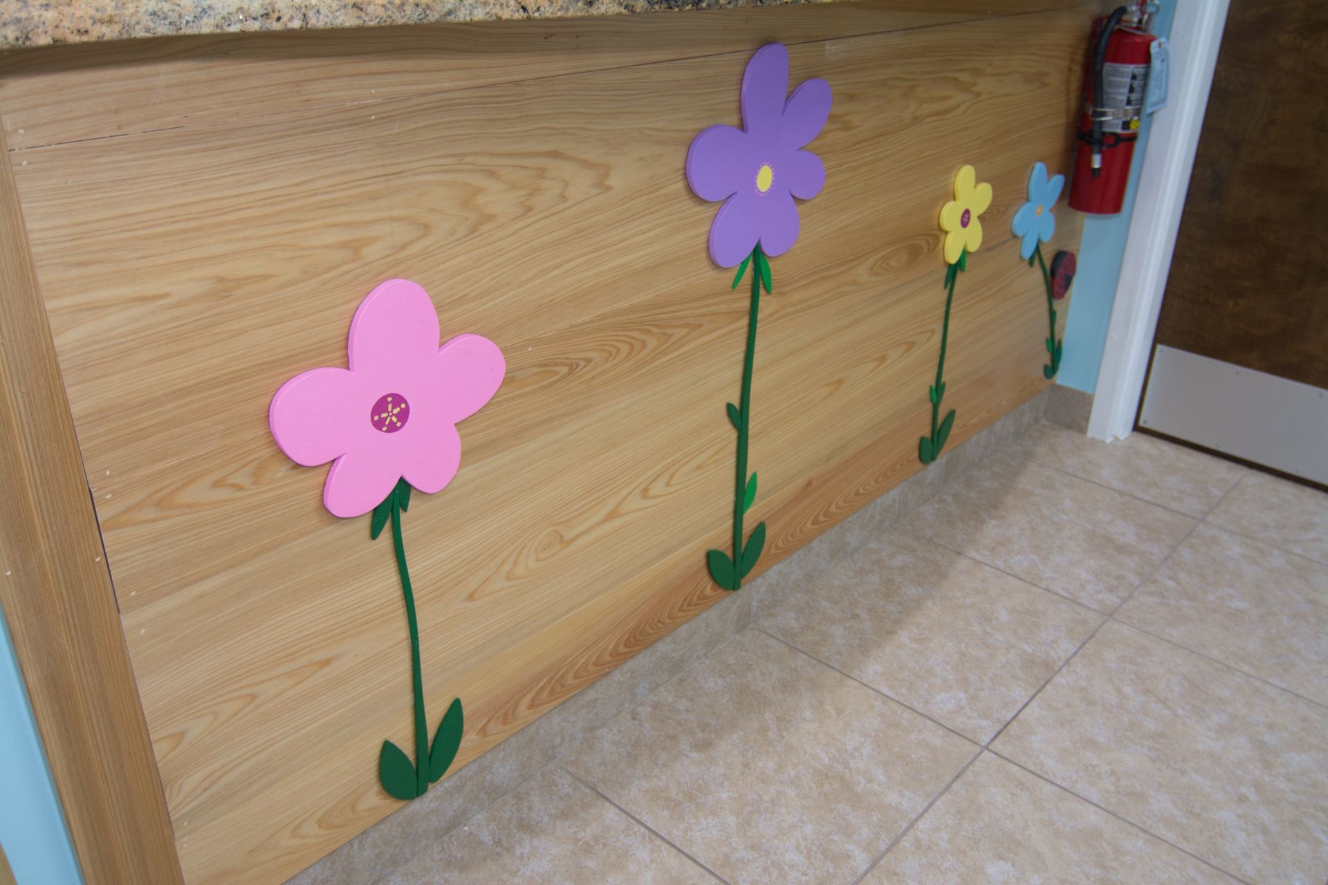 Close-up photo of the front desk counter design featuring four flowers.