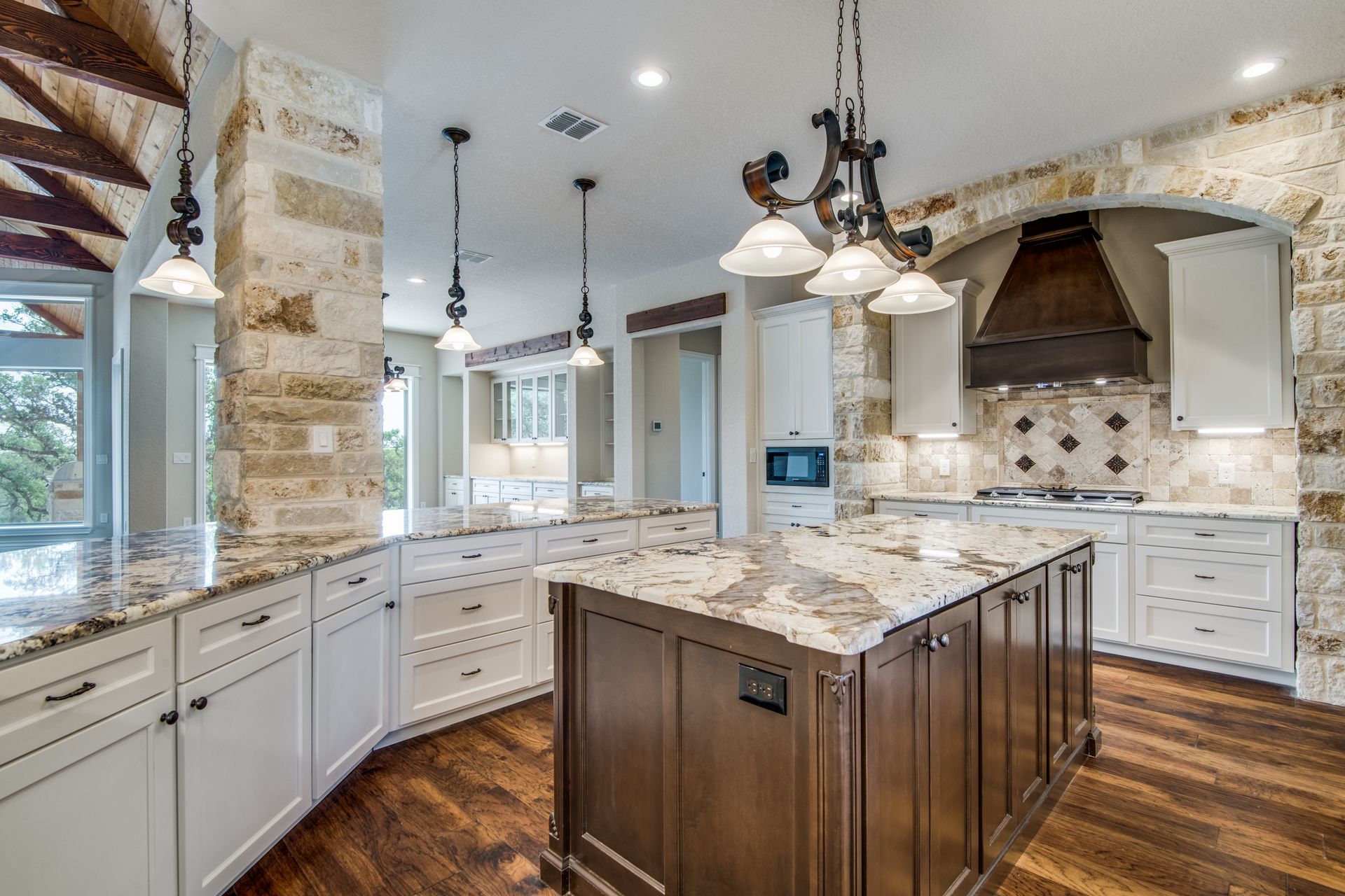 Large island in the middle of the kitchen.