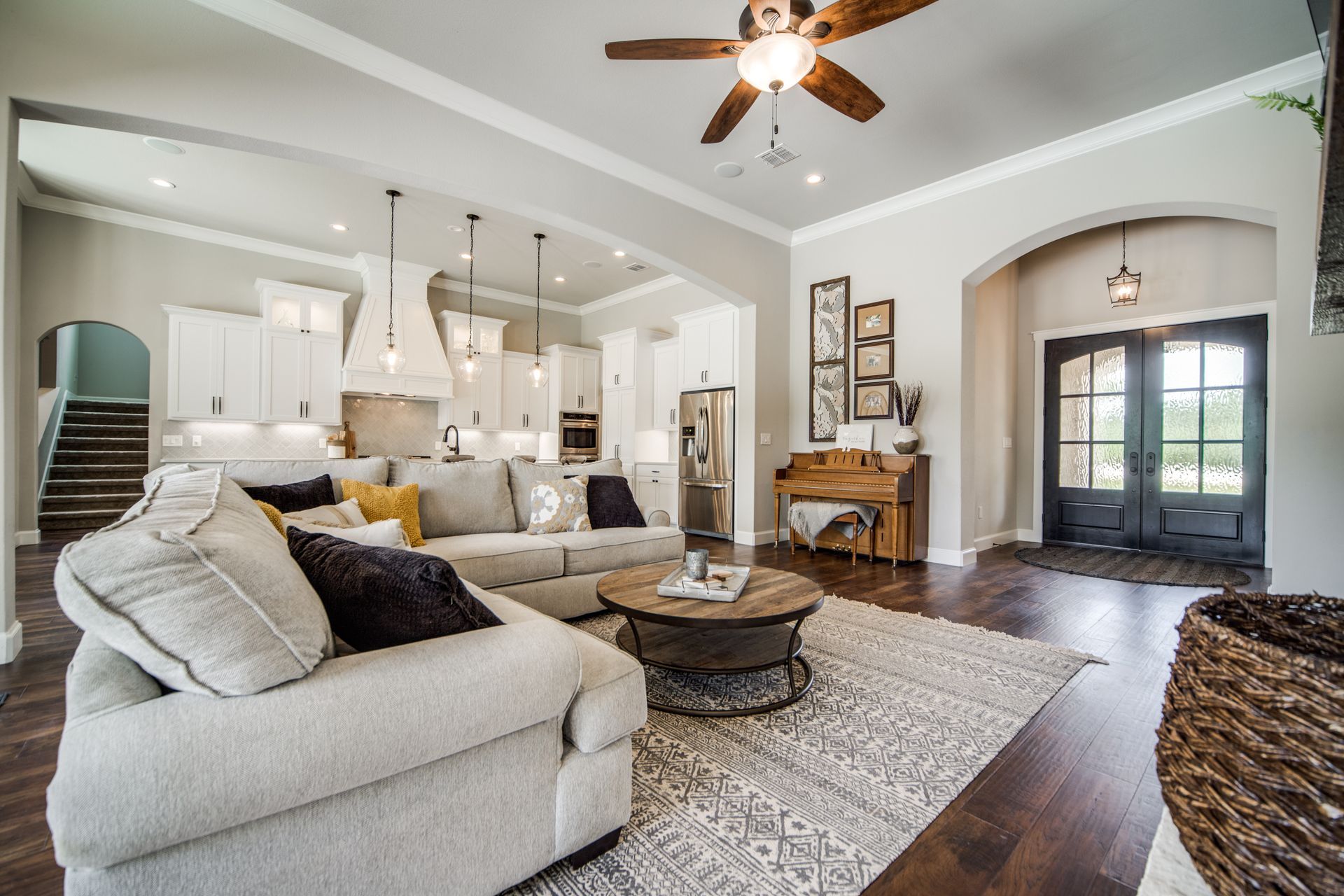 A living room filled with furniture and a ceiling fan.