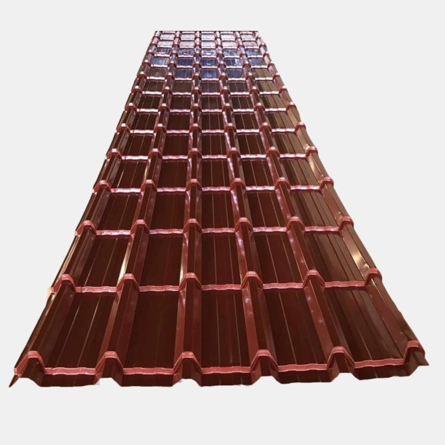 Paneles de techado de metal corrugado de color marrón.