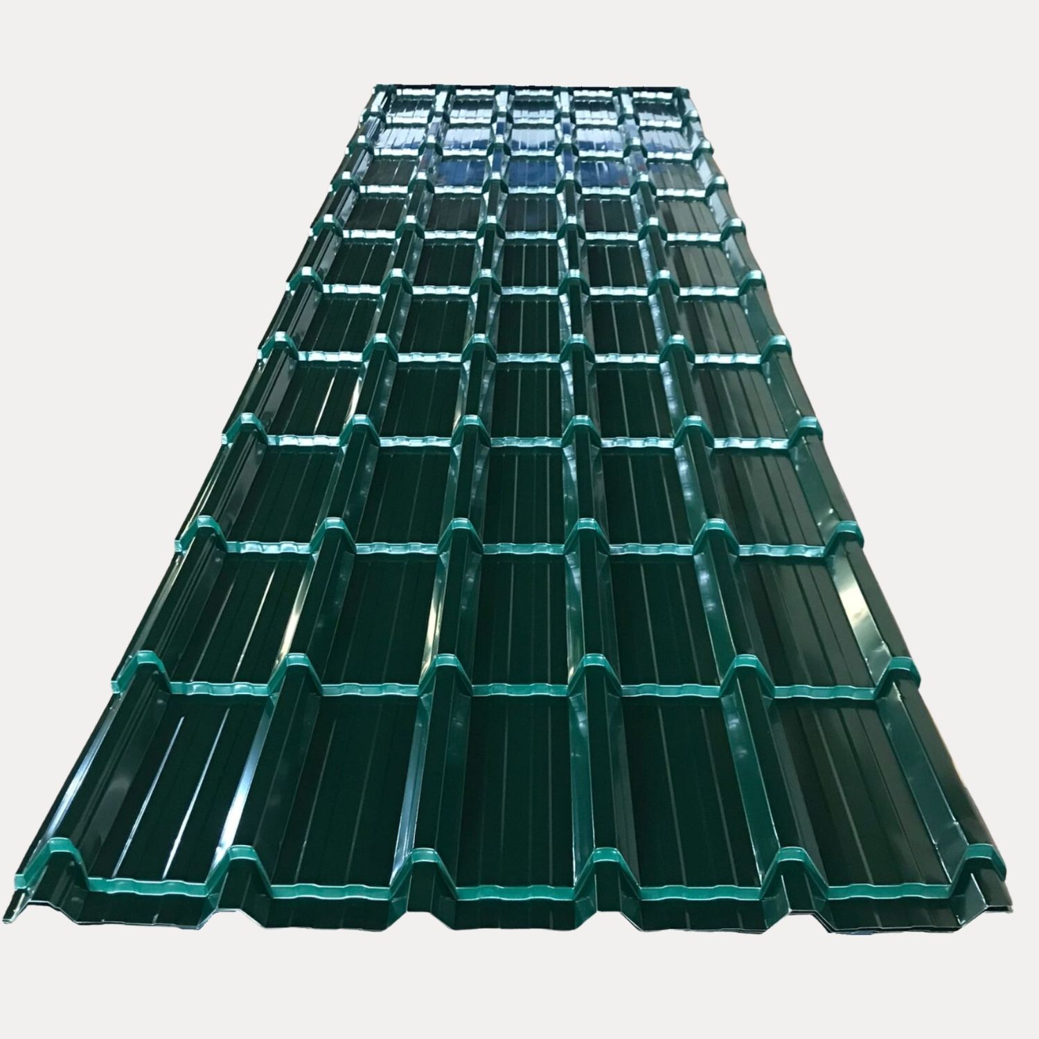 Panel de techo de metal verde con un diseño texturizado similar a una teja.