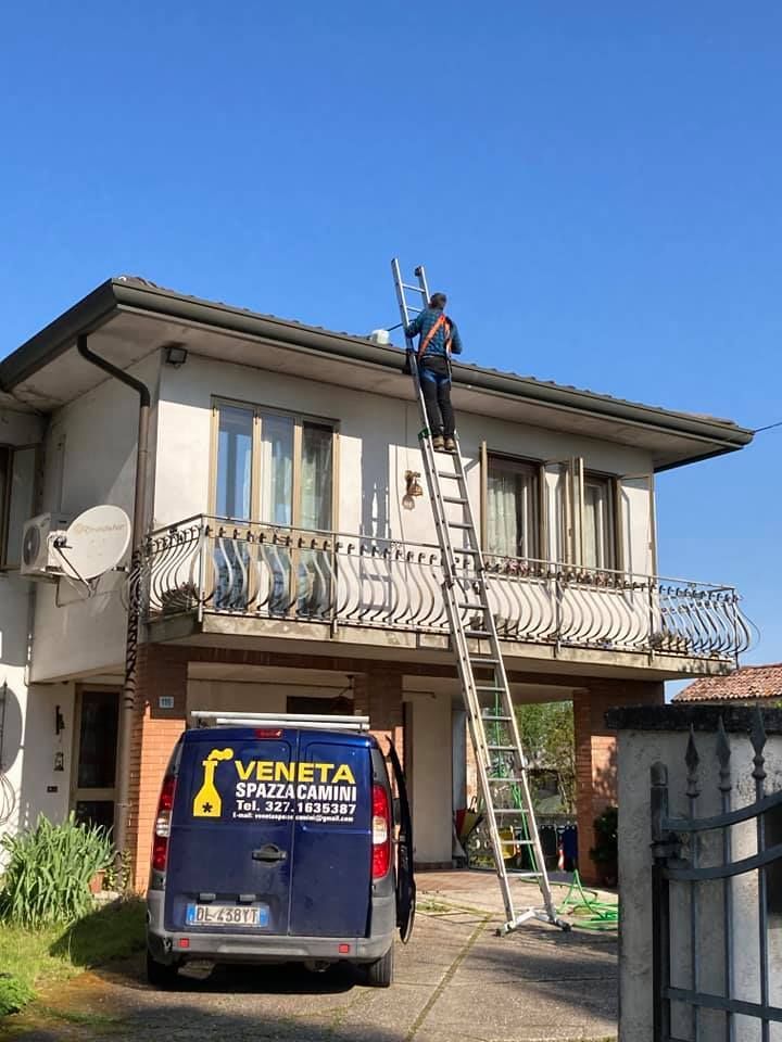 intervento di pulizia canna fumaria