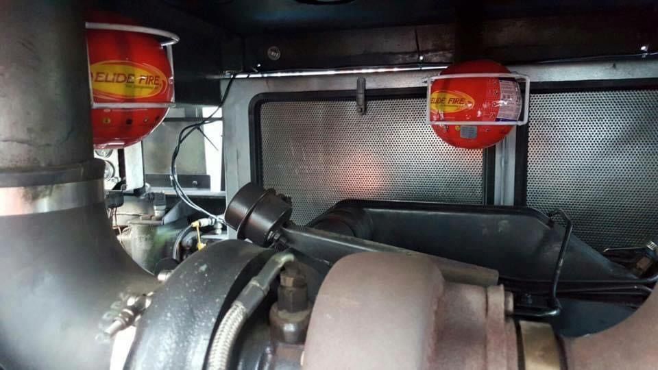 Onze brandblusserbal-installatie motorruimte Elide blusballen