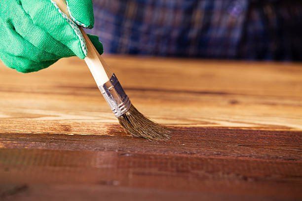 vernice marrone per legno