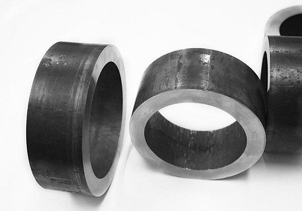 Storasieniai besiūliai vamzdžiai