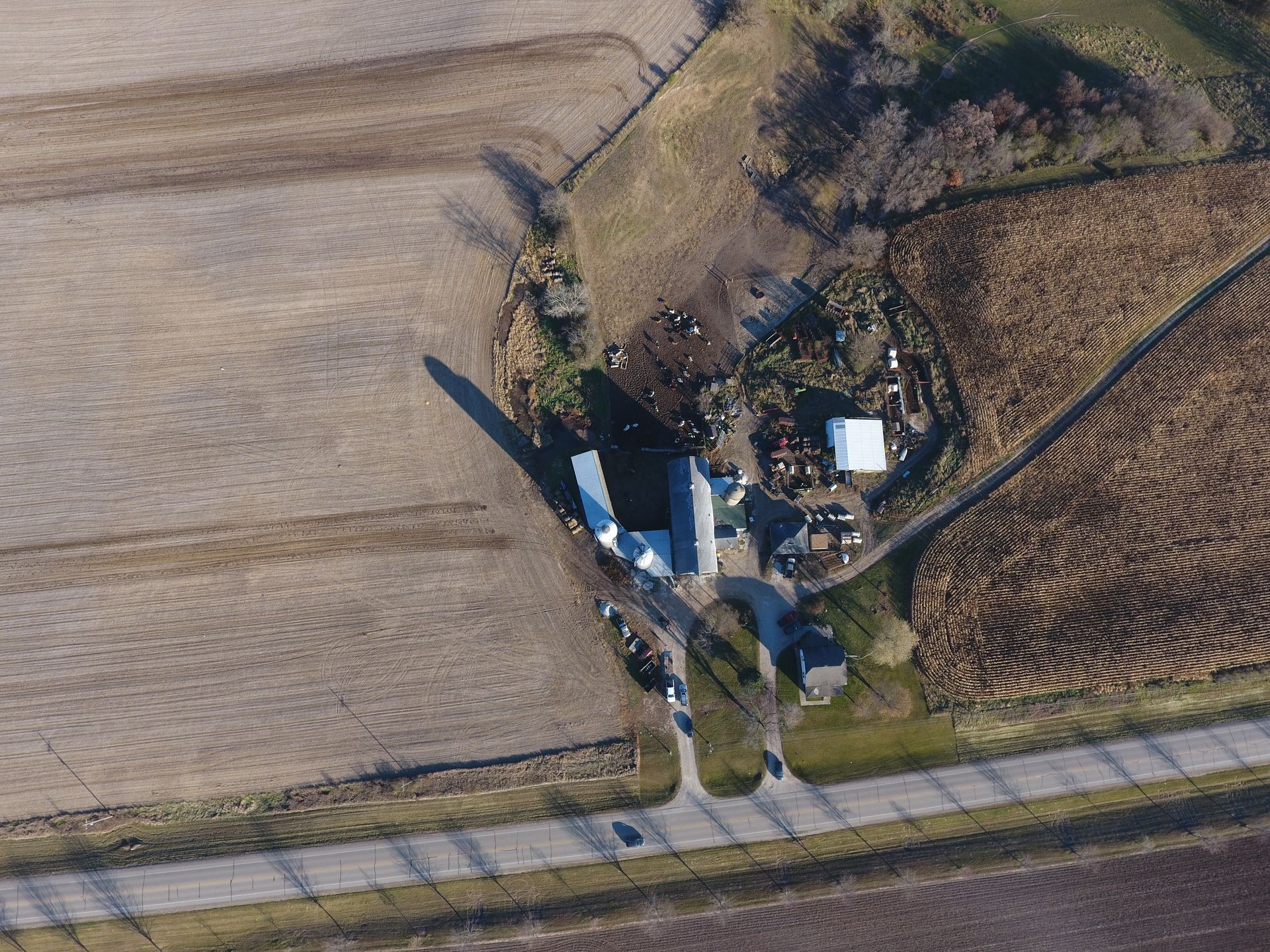 An aerial view of a house in the middle of a field