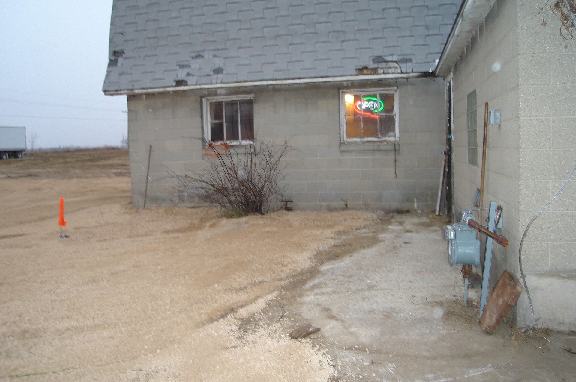 A building with a window that says pop on it