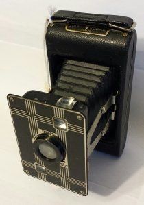 The Instamatic 400 – with the flash open and ready to accept the peanut bulb. 1963-1966