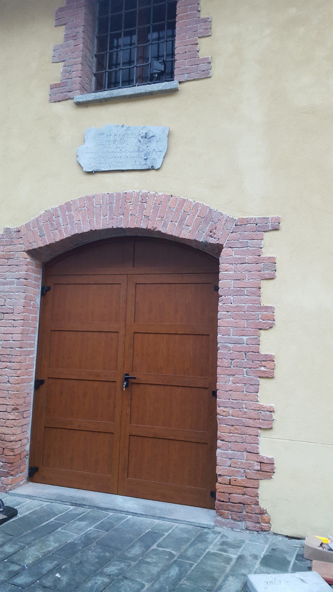 portoncino di ingresso in una casa storica