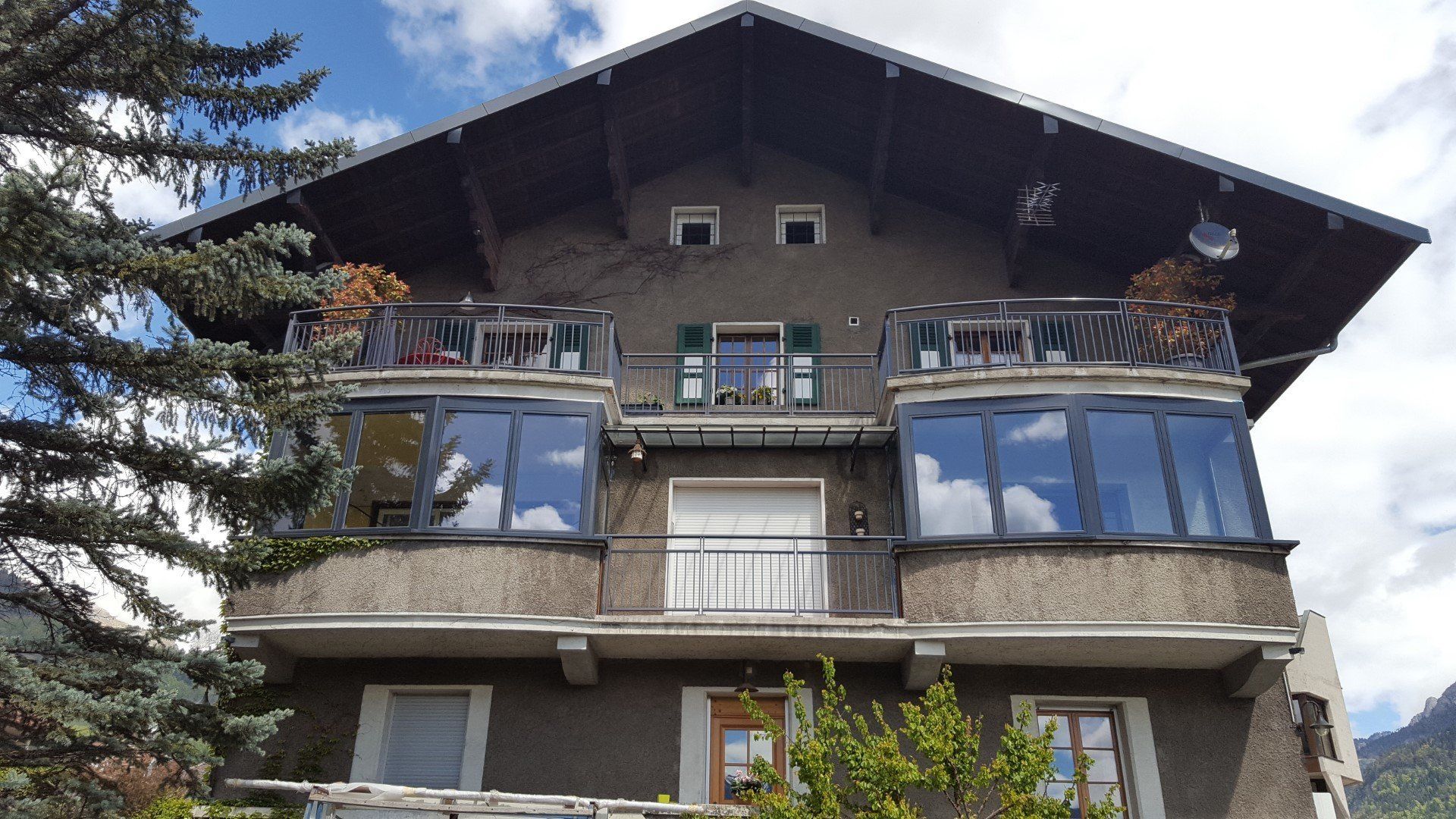 finestre di un albergo