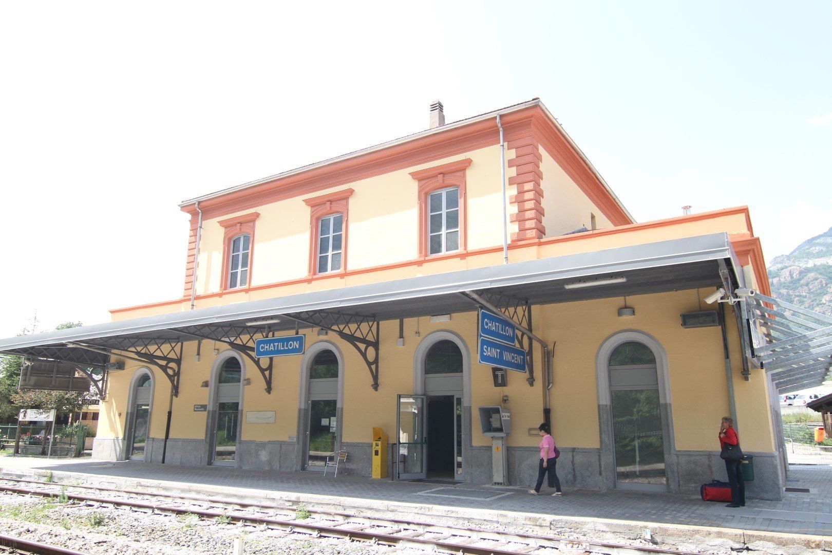 installazione infissi di una struttura pubblica