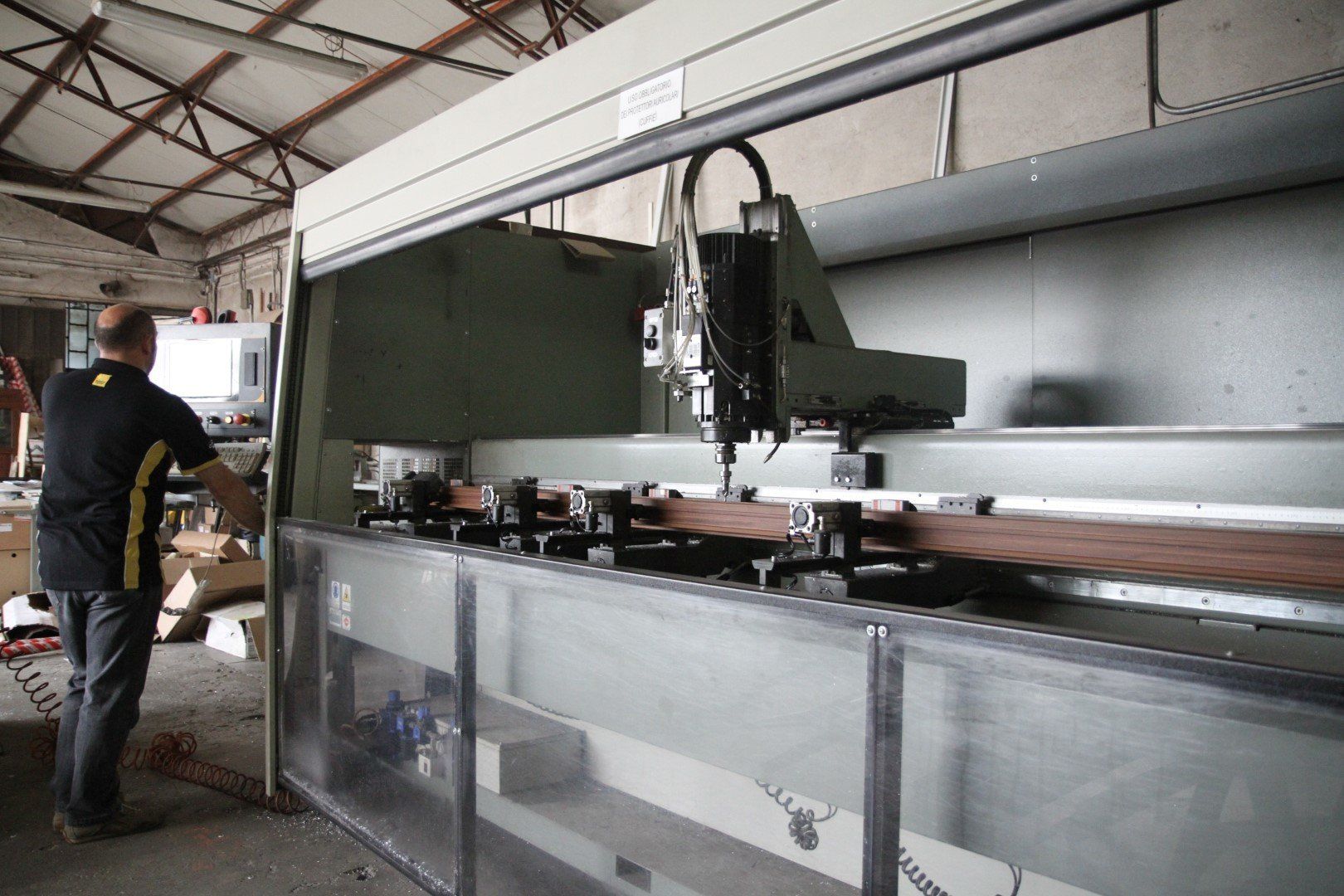 macchina utensile per produzione di serramenti