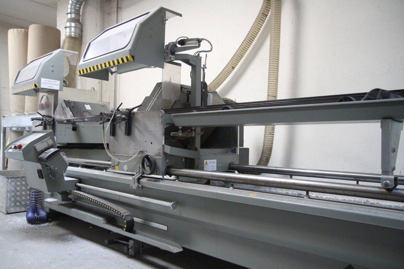 macchina utensile per la produzione di serramenti