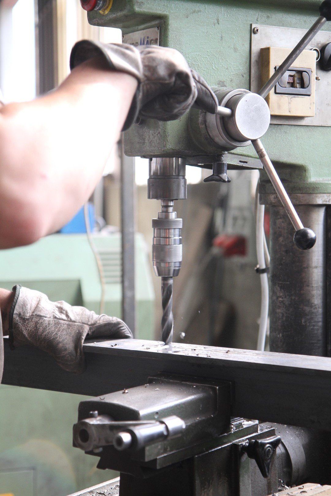 lavorazione di serramenti