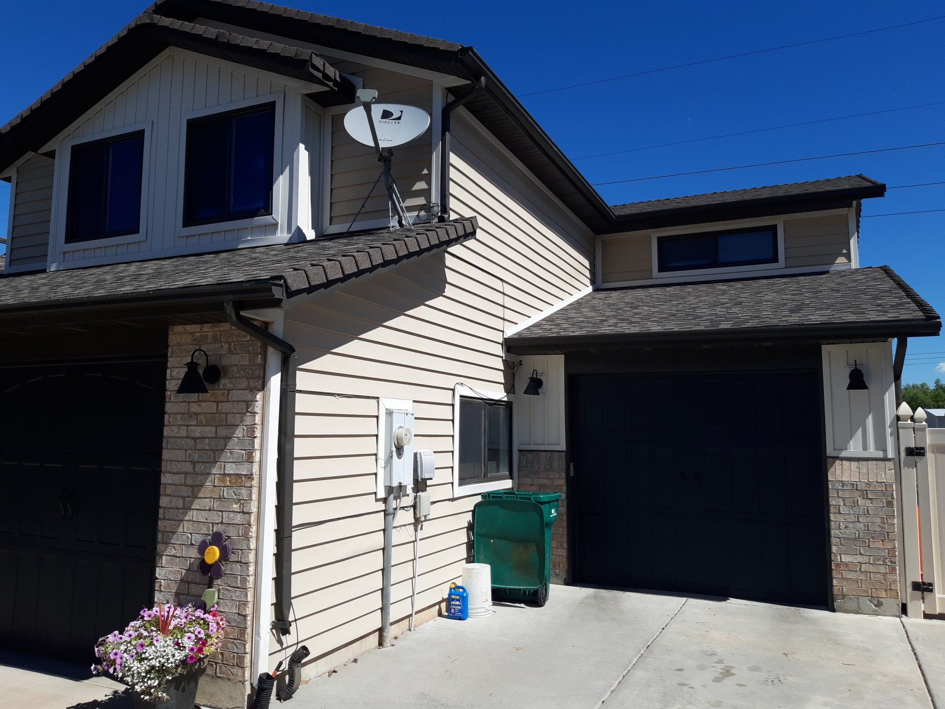 Garage of White House — West Haven, UT — Vinyl Guys