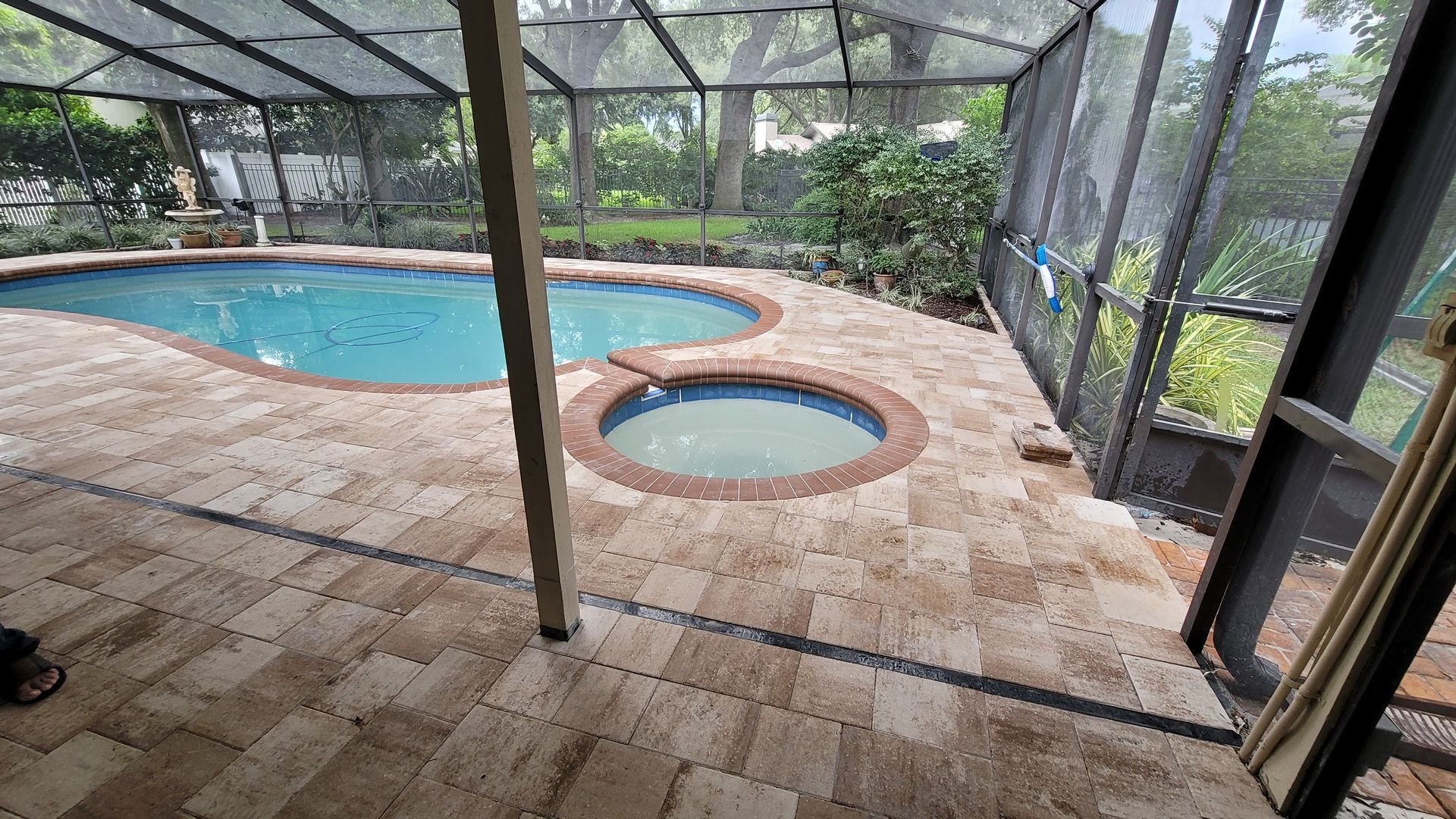 Flagstone - Victory in White/Tan with Tan coping. Brick paver pool deck in Tampa, FL