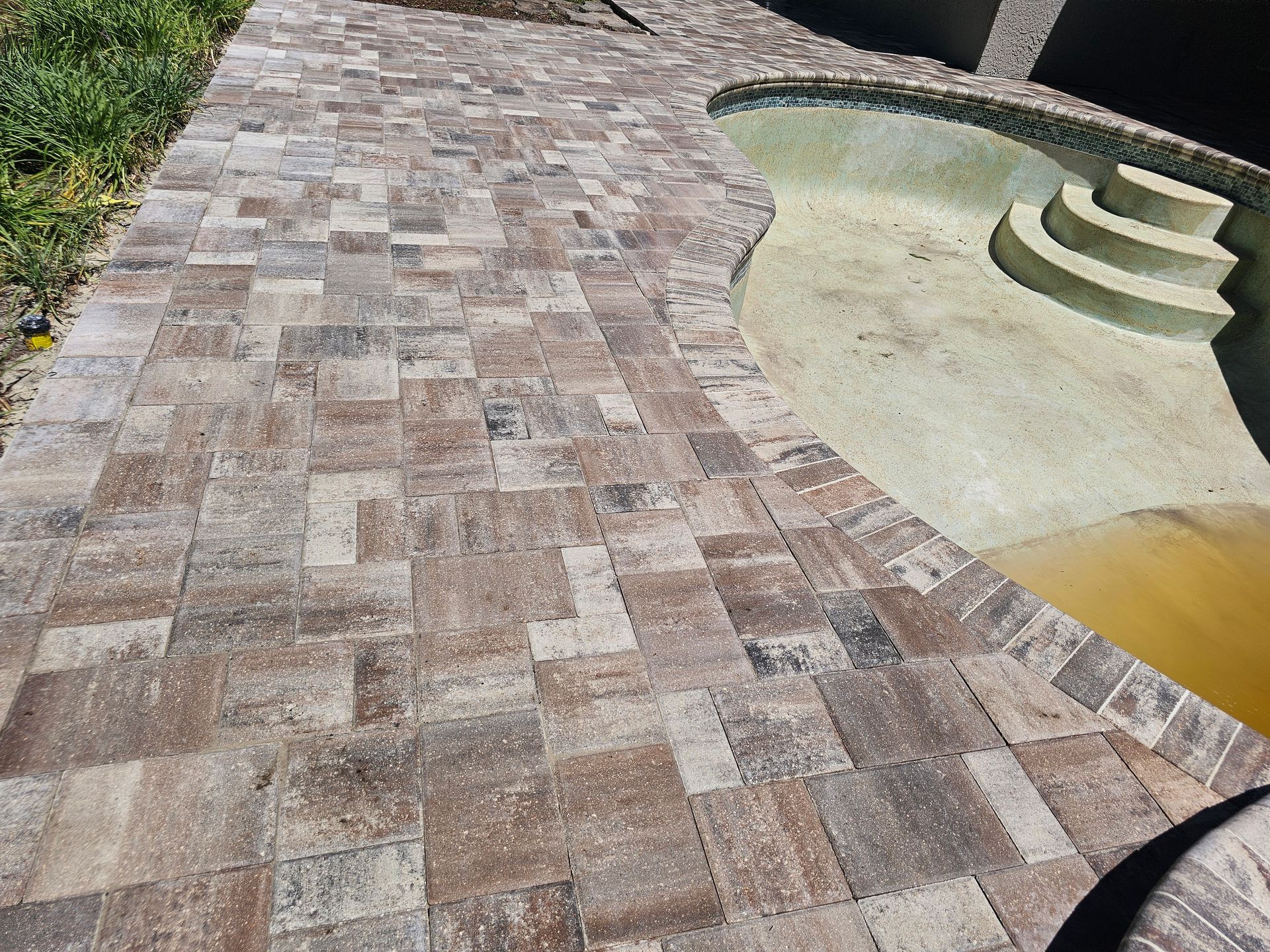 Flagstone - White Tan Charcoal City Stone Flagstone - White Tan Charcoal City Stone