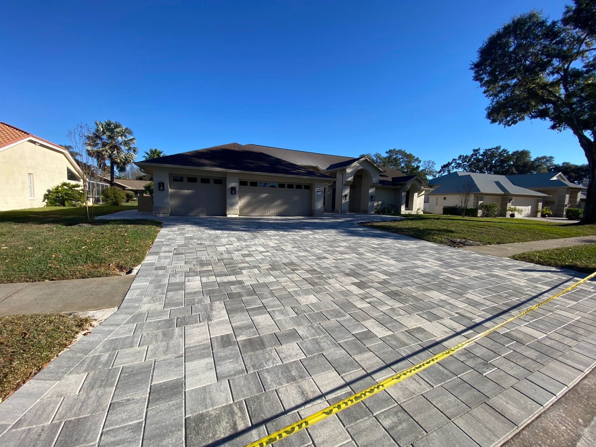 Flagstone - Victory in White/Pewter Paver Driveway in Tampa, FL
