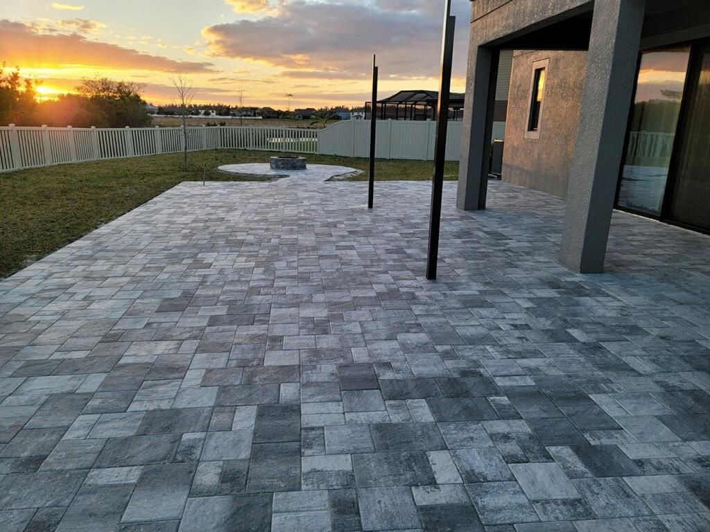 Flagstone - Heritage in White/Pewter. Paver Patio in Tampa, FL