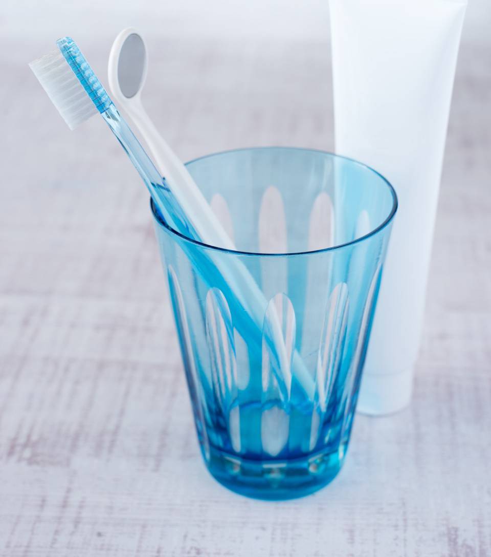 Spazzolino e specchietto