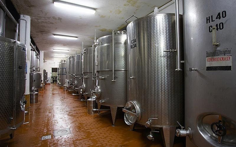 Macchinari per la fermentazione e la conservazione del vino