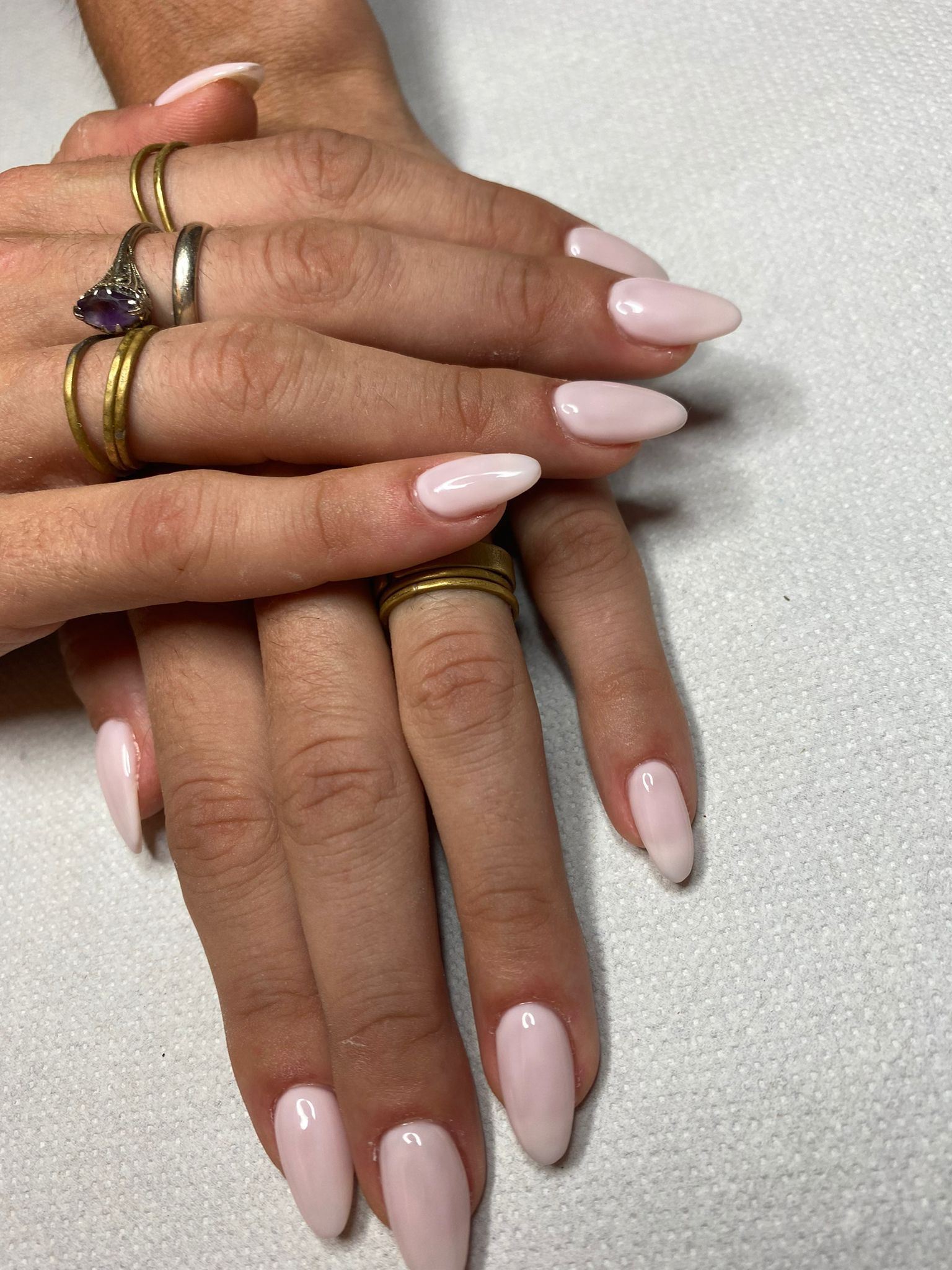 manicure pink varnish