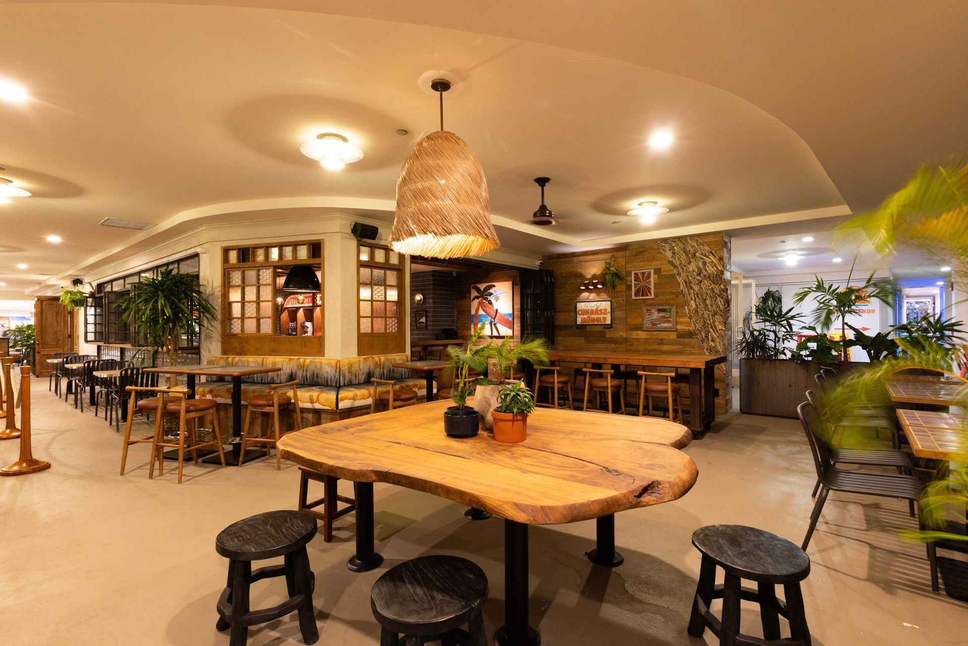 Goofy Cafe & Dine - Waikiki Beach_terrace