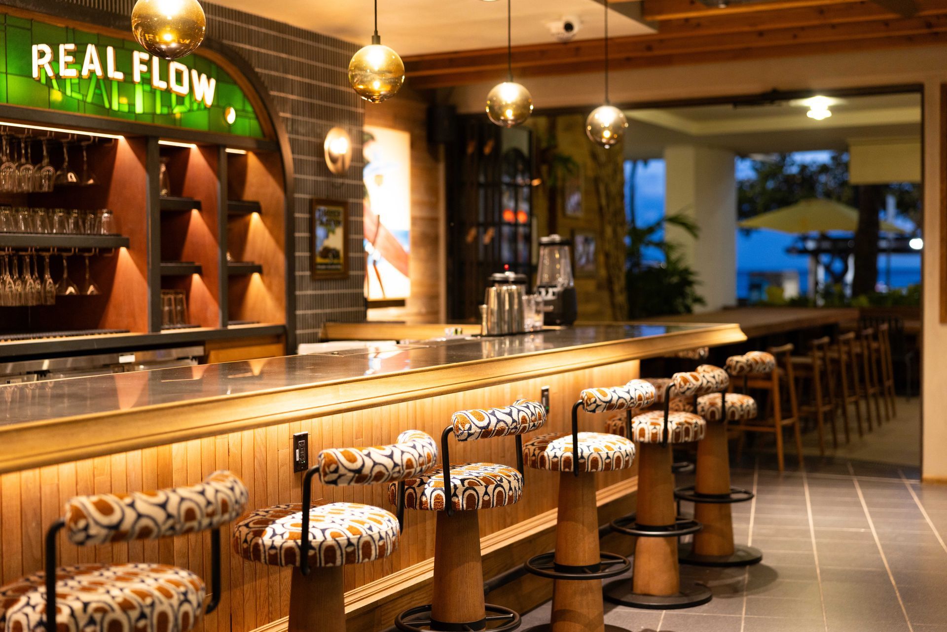 Goofy Cafe & Dine - Waikiki Beach_bar