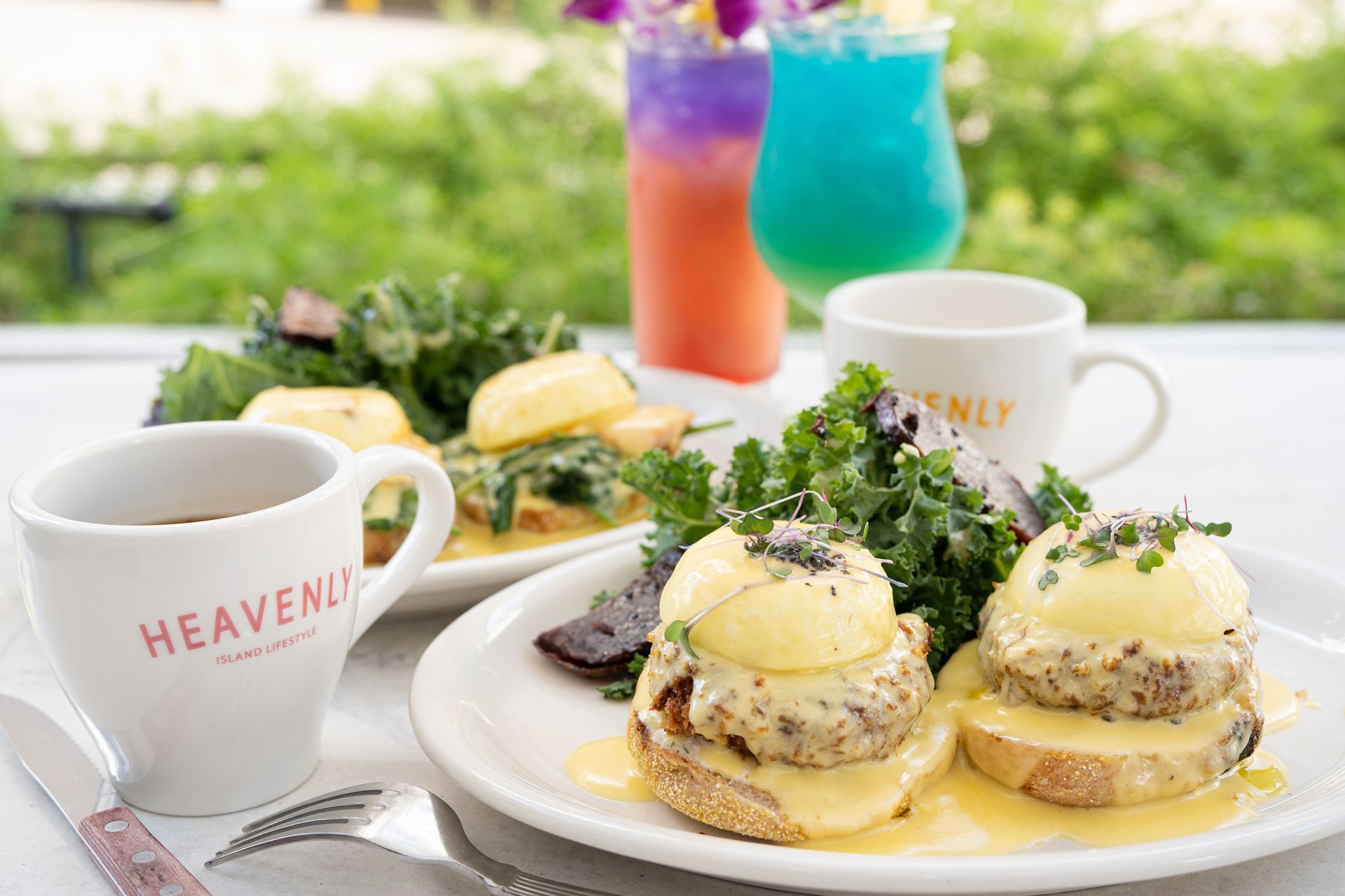 heavenly-island-lifestyle_local-eggs-benedict