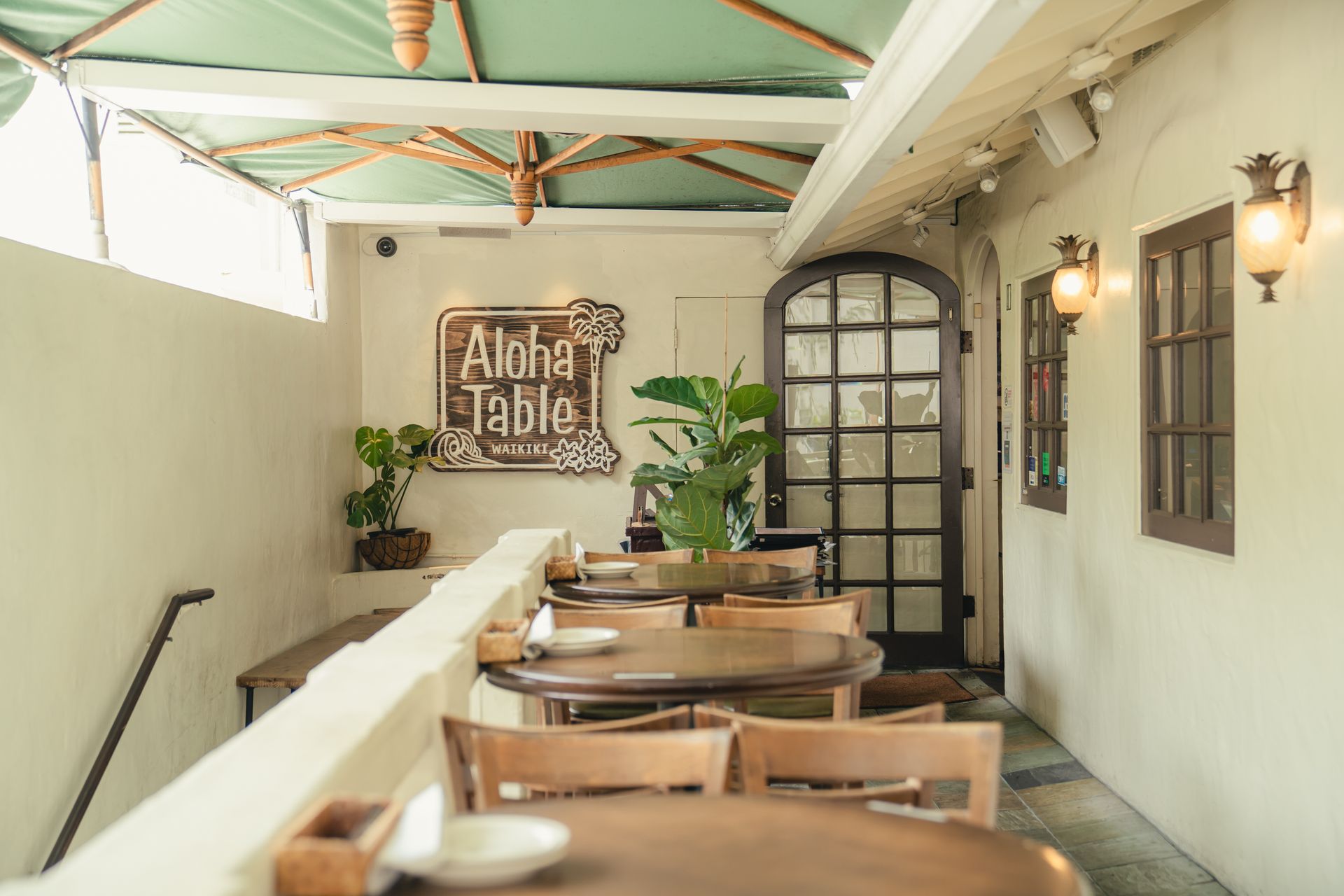 alohatable-waikiki_Terrace