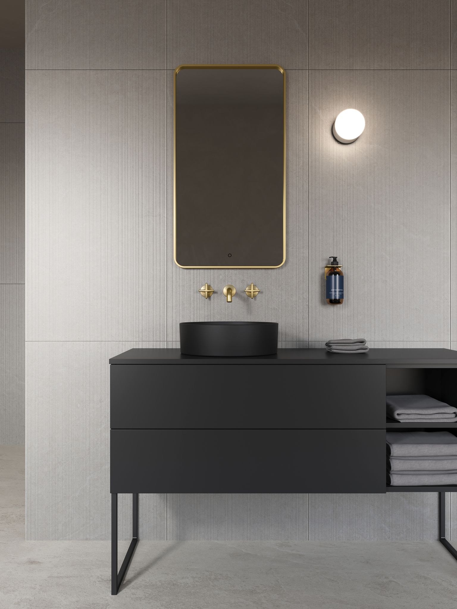 Meuble-lavabo de salle de bain noir moderne avec des accents dorés, des murs gris et un lavabo noir.