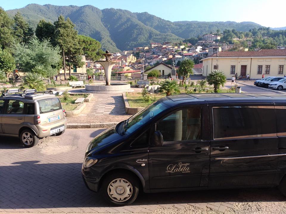 Furgoncino trasporto funebre