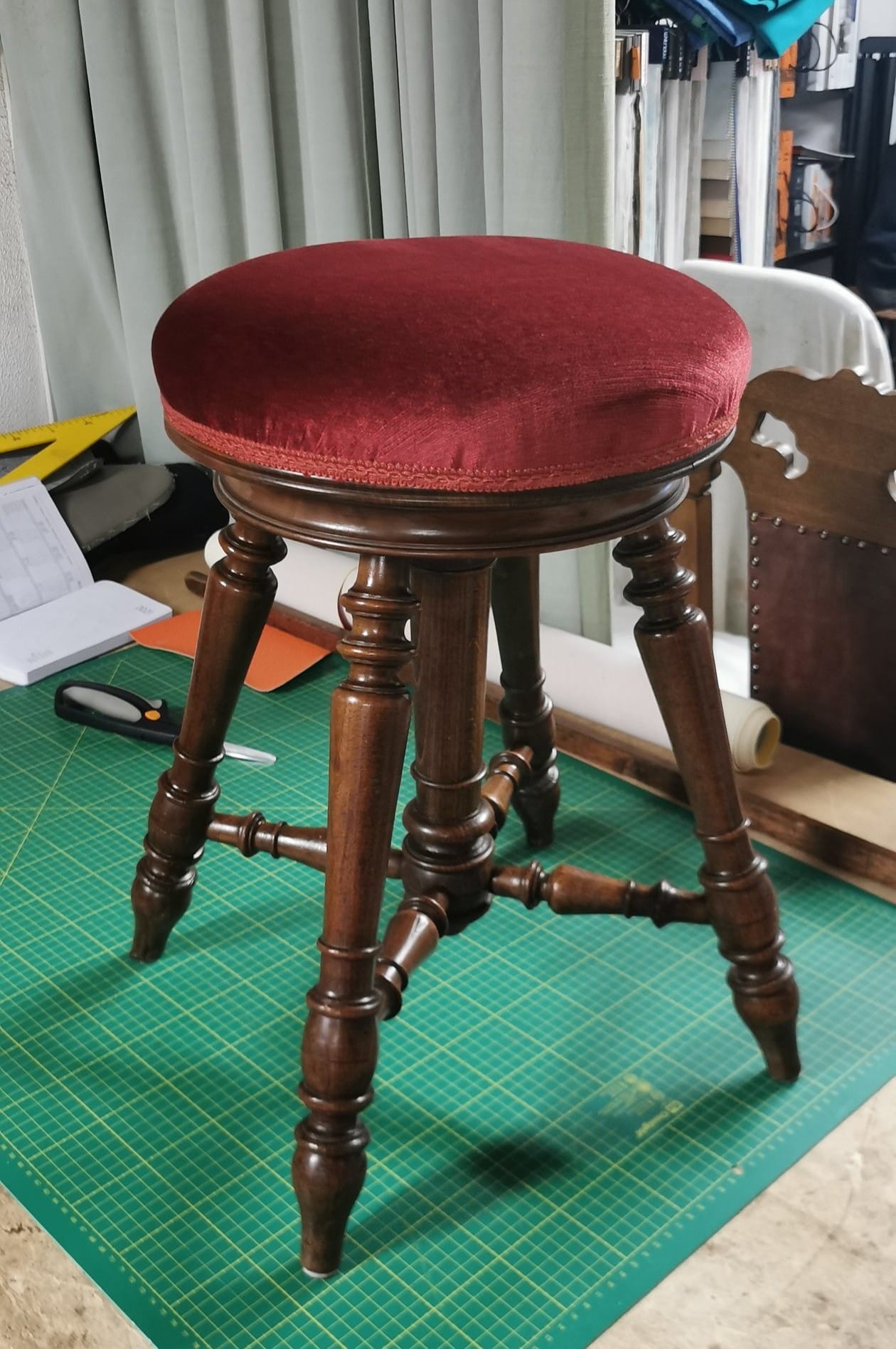 rifasciatura sgabello