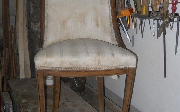 lavoro di rifasciatura sedia