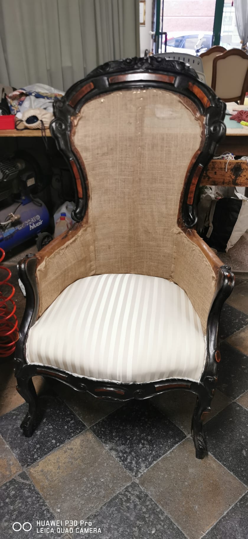 lavorazione rifacimento fodera poltrona e imbottitura