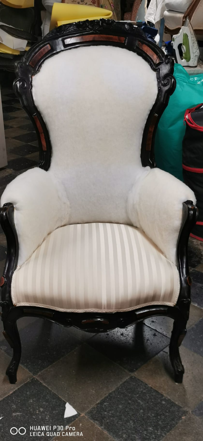 lavorazione processo rifacimento fodera poltrona e imbottitura