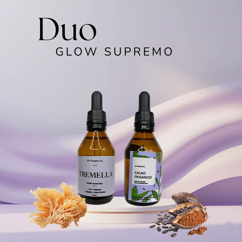 Productos de cuidado de la piel Duo, frascos marrones con gotero, sobre pedestal