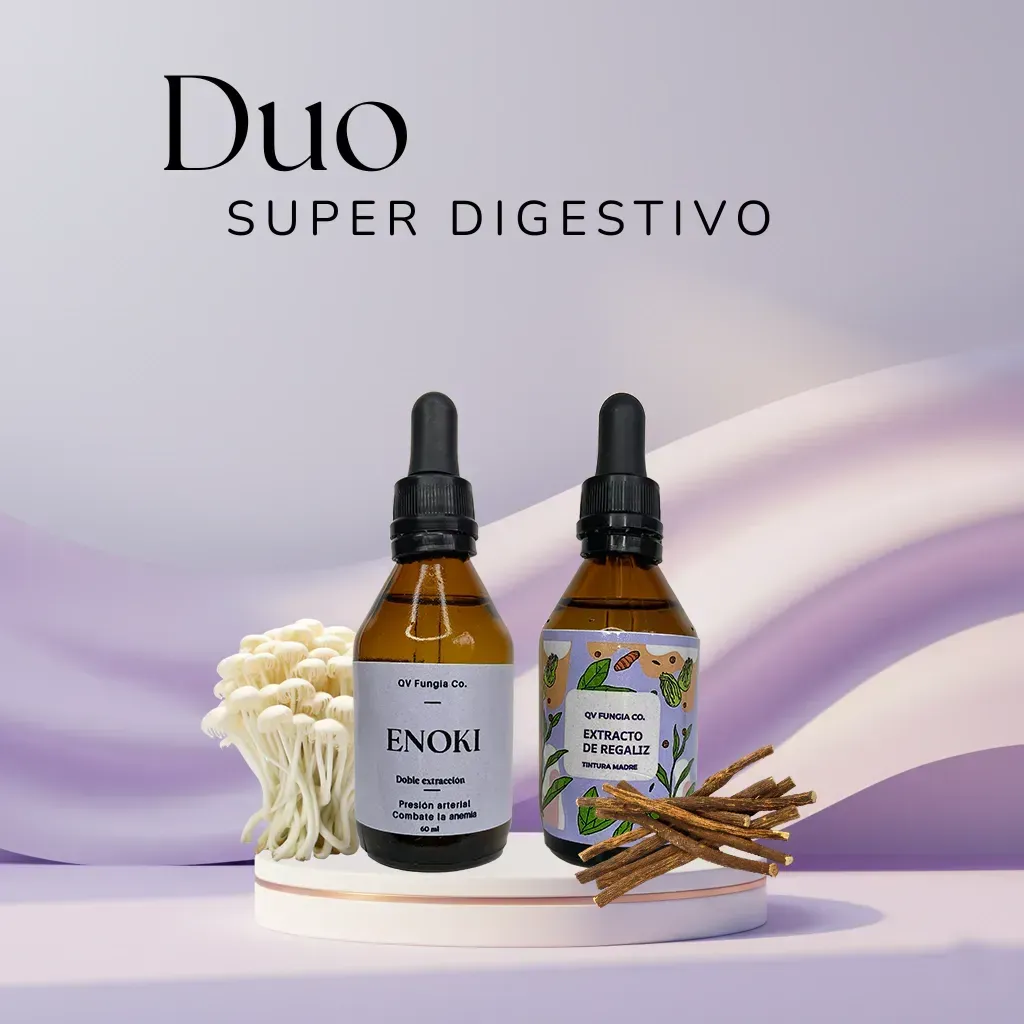 Dos frascos de vidrio con gotero, sobre pedestal con hongos Enoki y Cordyceps, texto “Duo SUPER DIGESTIVO”.