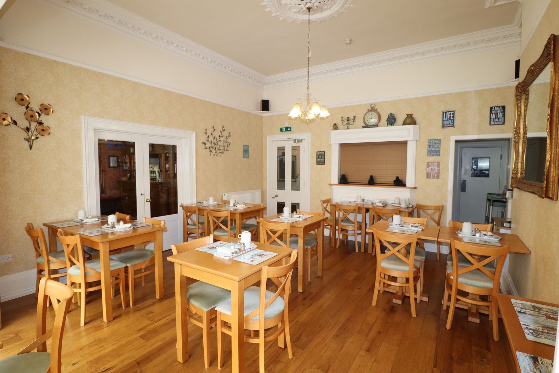 raincliffe bar and dining room