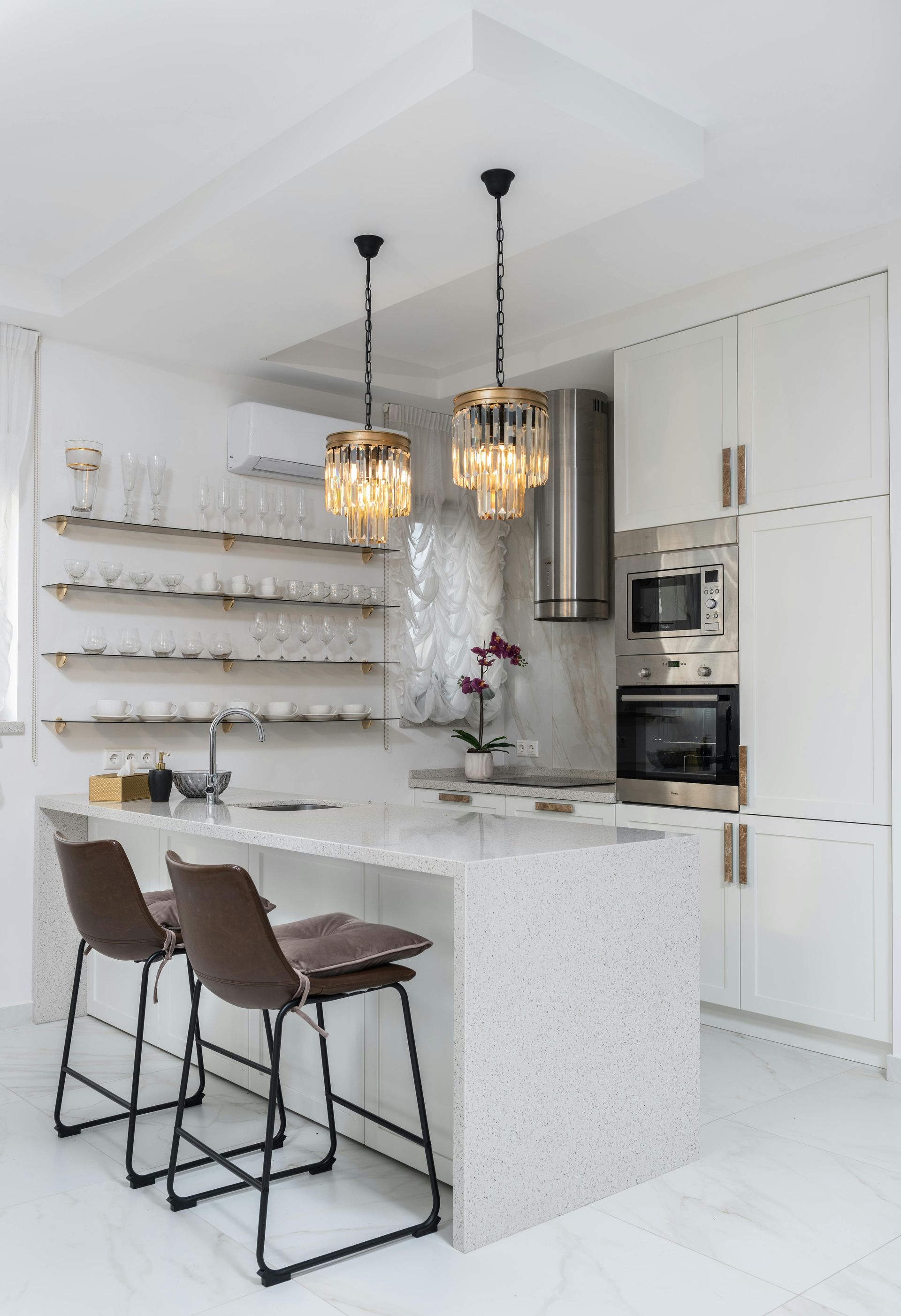 A lovely bright modern kitchen in Stoke-On-Trent with fresh tiling by Rose tiling