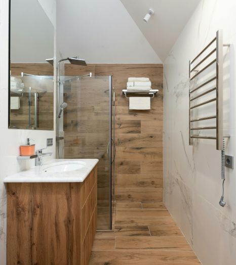 A bathroom with two sinks and a walk in shower. Expertly tiled by Rose Tiling.