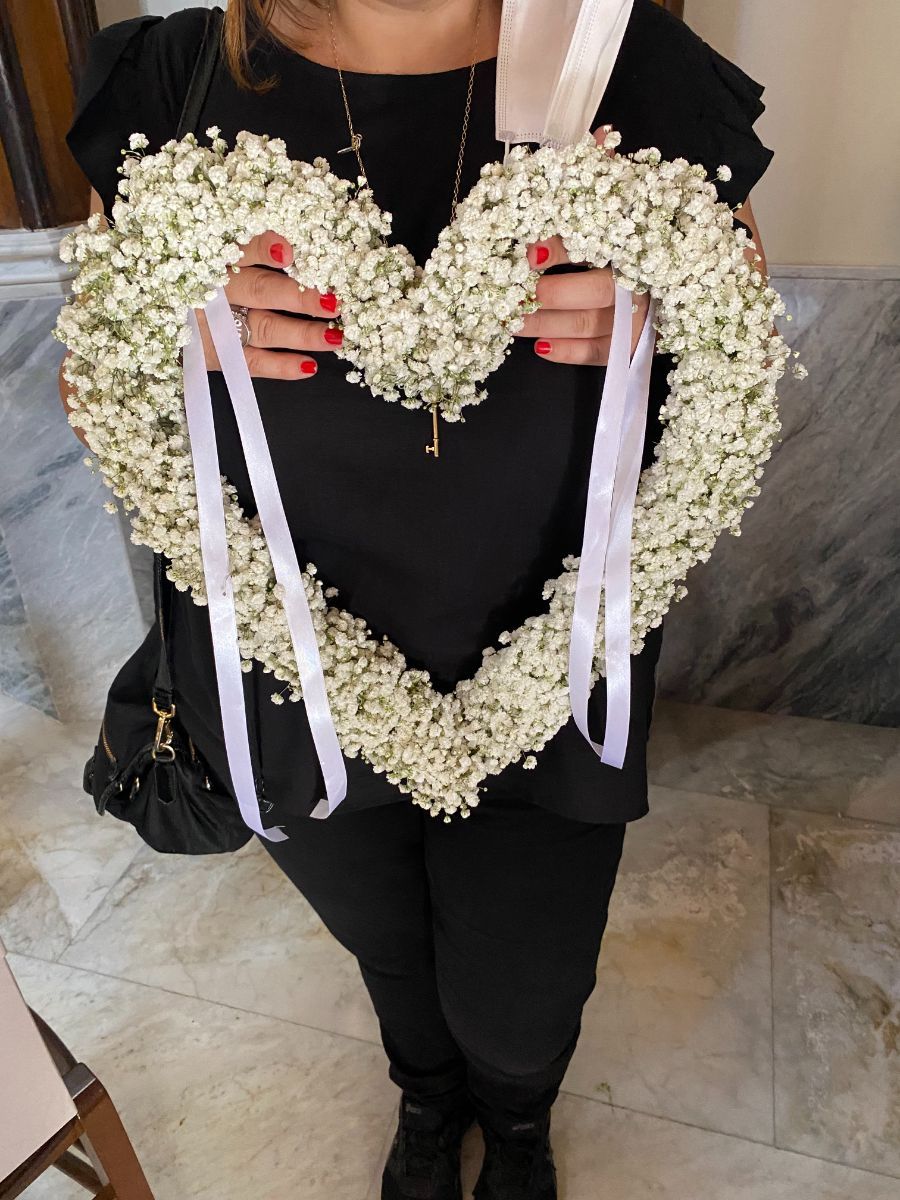 composizione floreale a forma di cuore